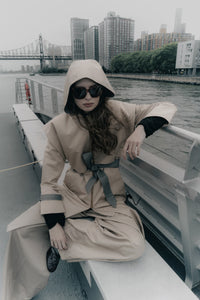 Gabardina Benedetta duo capucha beis